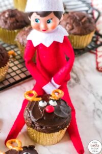 Check out THE BEST Elf on the Shelf Reindeer Cupcakes that everyone in the family will love! It